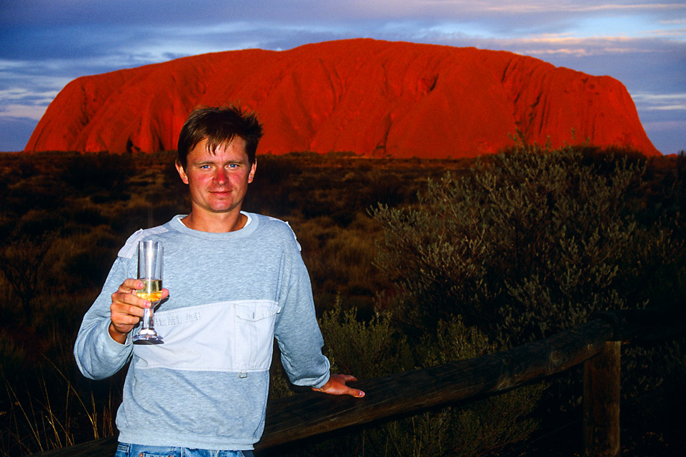 Richard Soberka à Ayers Rock en Australie lors du 1er tour du Monde de 1996